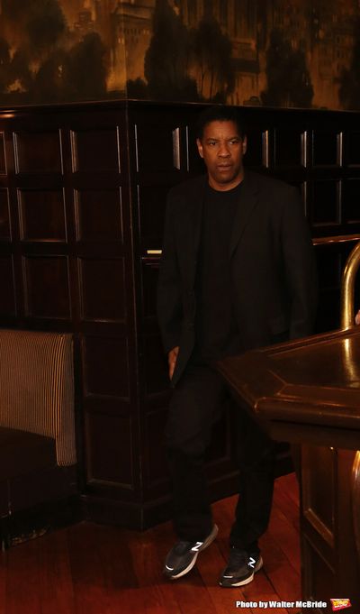 Denzel Washington with the Broadway cast Photo