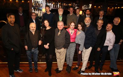 Denzel Washington with the Broadway cast  Photo