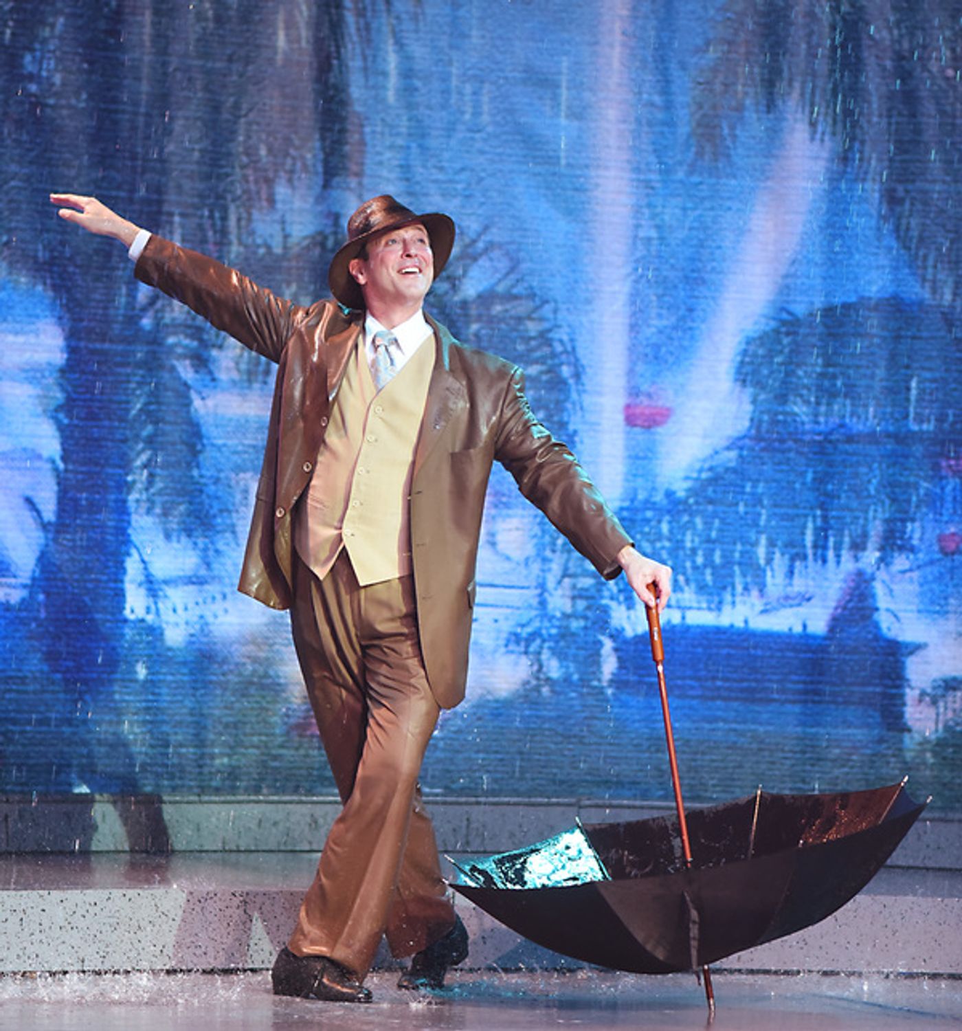 Photo Flash: SINGIN' IN THE RAIN Opens Tonight at Beef & Boards  Image