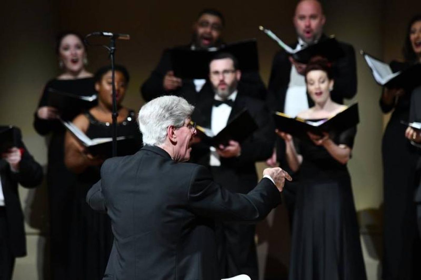 Interview: HCC Artistic Director Robert Simpson on the Chamber Choir's Margaret Hillis Award Win  Image