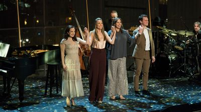 Megan McGinnis, Sutton Foster, Jonathan Groff Photo
