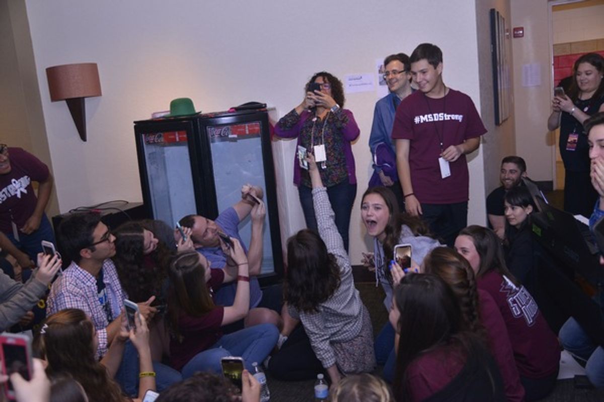 Rachel Bloom FaceTime with Amy Schumer and Oprah at 