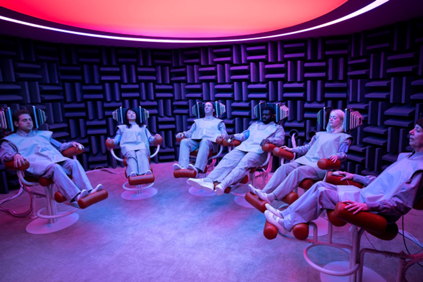 Photo Coverage: Netflix Shares New Images of Emma Stone & Jonah Hill in Upcoming Series MANIAC  Image