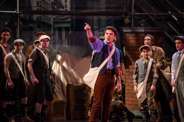 Jeff Sundheim and The Company of NEWSIES Photo