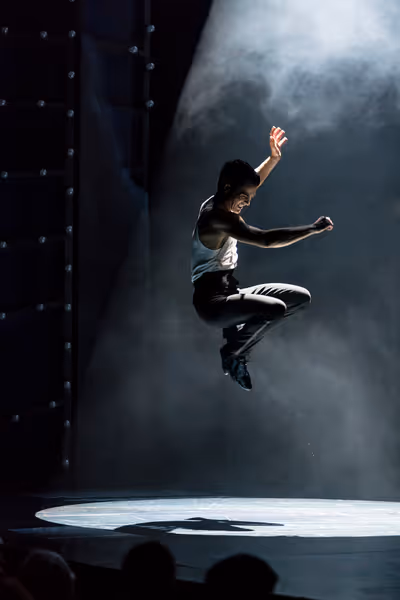 Jonny Labey as Scott Hastings Photo