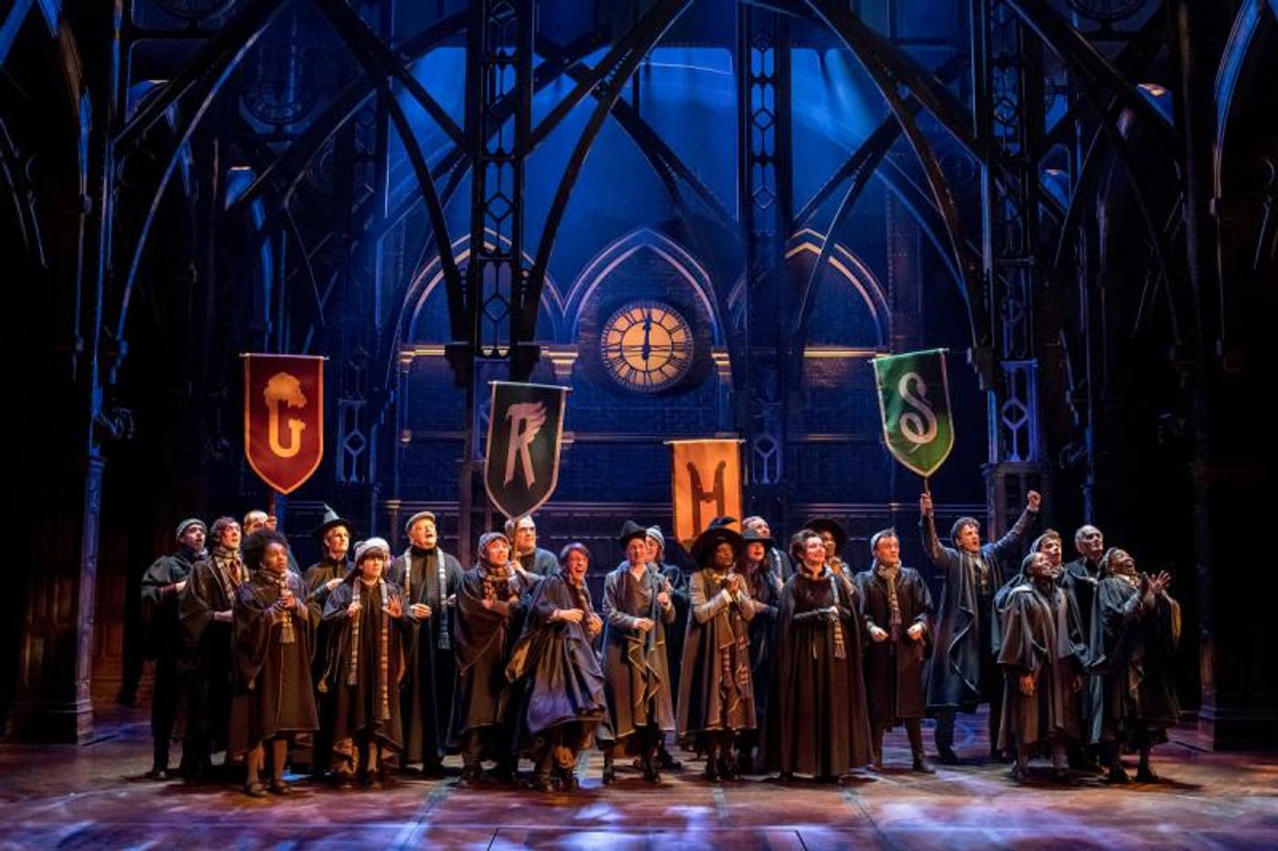 Design-Focused 'in 1: the podcast' Welcomes HARRY POTTER AND THE CURSED CHILD Lighting Designer Neil Austin  Image