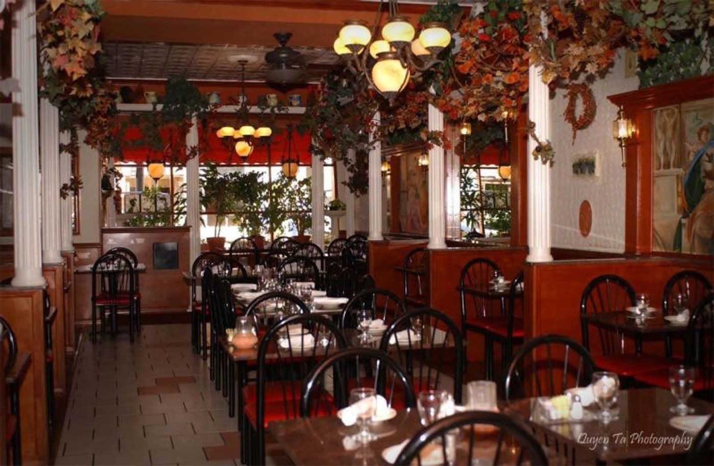 Review: Dinner and a Show- Media Theatre's NEWSIES and Fellini's Café  Image