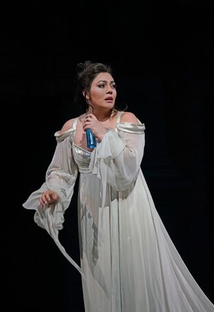 Ailyn Pérez as Juliette in Gounod's Roméo et Juliette. Photo by Ken Howard/Metropolitan Opera.
@ BroadwayWorld Ailyn Pérez as Juliette in Gounod's Roméo et Juliette. Photo by Ken Howard/Metr Photo