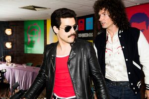 DF-14964_R – Rami Malek (Freddie Mercury) and Gwilym Lee (Brian May) star in Twentieth Century Fox’s BOHEMIAN RHAPSODY. Photo Credit: Alex Bailey. @ BroadwayWorld DF-14964_R – Rami Malek (Freddie Mercury) and Gwilym Lee (Brian May) star in T Photo