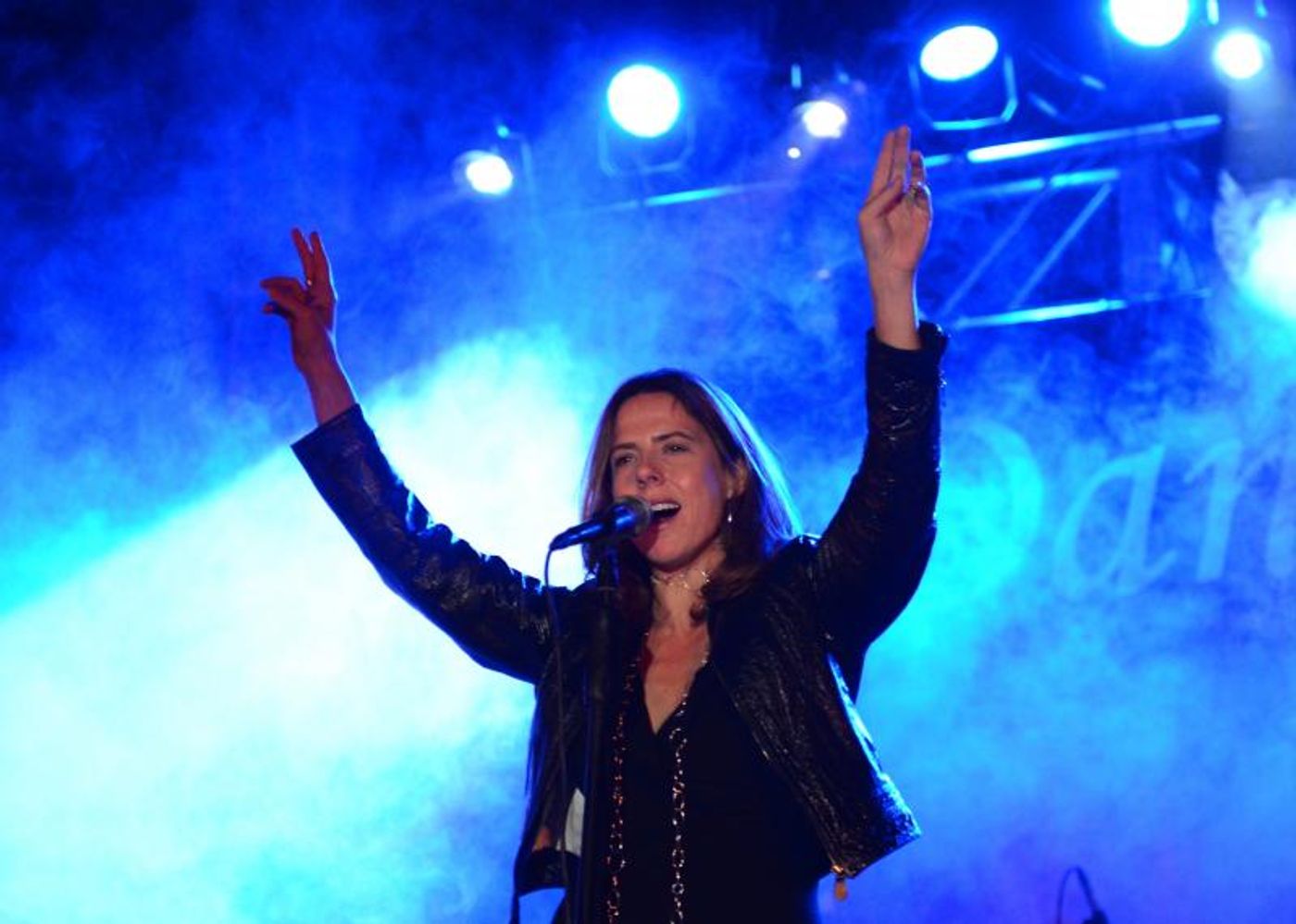 Interview: Singer/Songwriter Mary McBride on her Music, Humanitarianism, and Upcoming Appearance for Arena Stage's 2018 Gala Interview: Singer/Songwriter Mary McBride on her Music, Humanitarianism, and Upcoming Appearance for Arena Stage's 2018 Gala Image