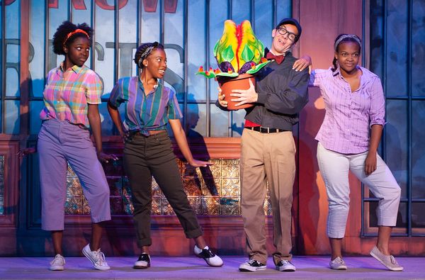 Na'Chele Scott (Ronnette), Drew Johnson (Chiffon), Bob Murrell (Seymour) , Christina  Photo