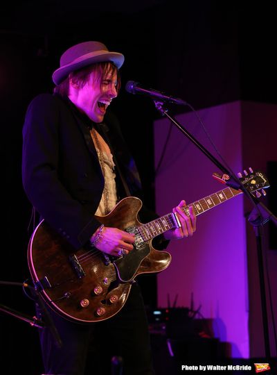 Reeve Carney  Photo