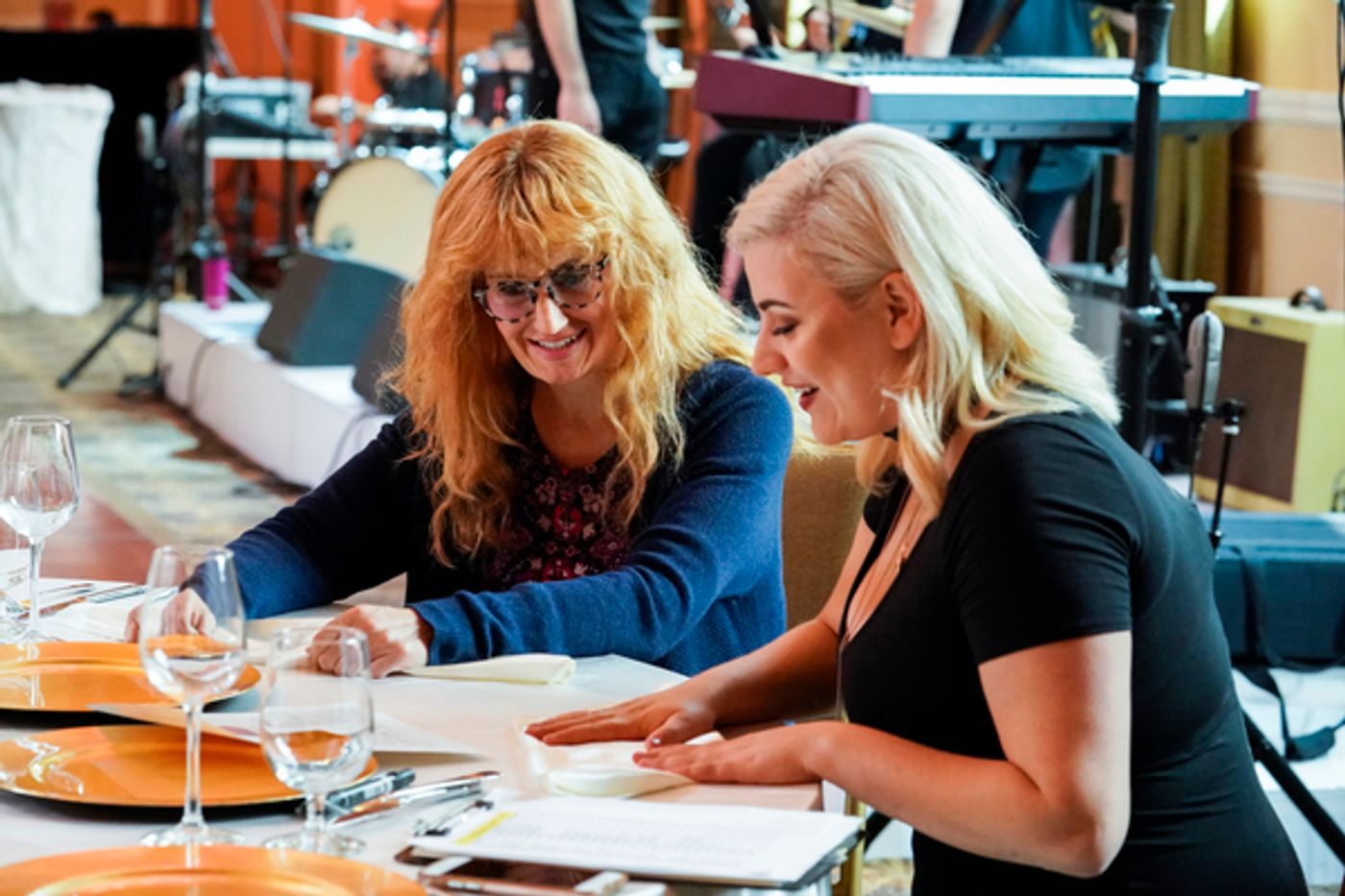 Photo Flash: Broadway Star Idina Menzel Transforms for UNDERCOVER BOSS: CELEBRITY EDITION  Image