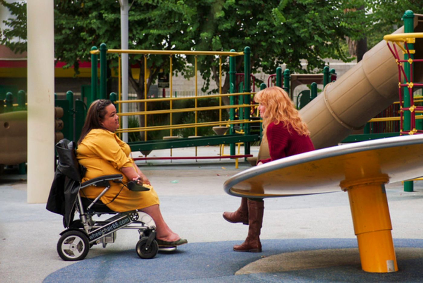 Photo Flash: Broadway Star Idina Menzel Transforms for UNDERCOVER BOSS: CELEBRITY EDITION  Image