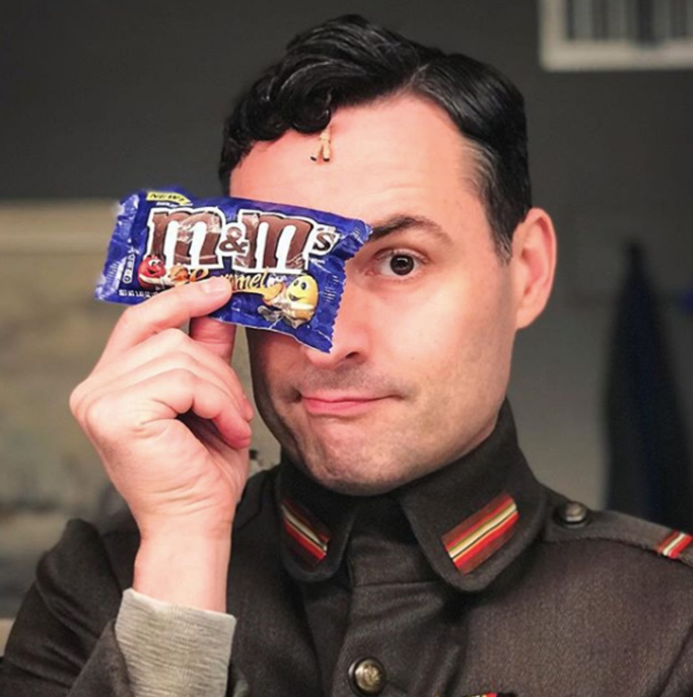 Photo Flash: Christy Altomare Gives Max von Essen an Intermission Snack, and More Saturday Intermission Pics!  Image