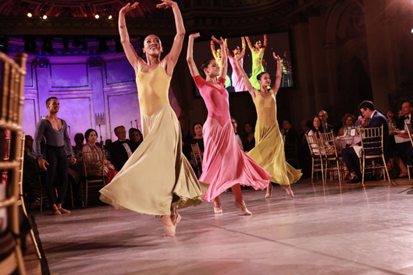 Photo Flash: Ballet Hispanico's Gala Honors Emilio & Gloria Estefan and More  Image