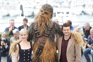  Emilia Clarke, Chewbacca,Alden Ehrenreich Photo