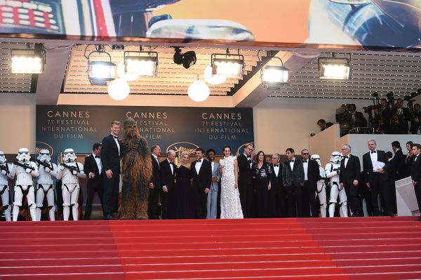 Chewbacca;Joonas Suotamo;Woody Harrelson;Ron Howard;Emilia Clarke;Alden Ehrenreich;Do Photo