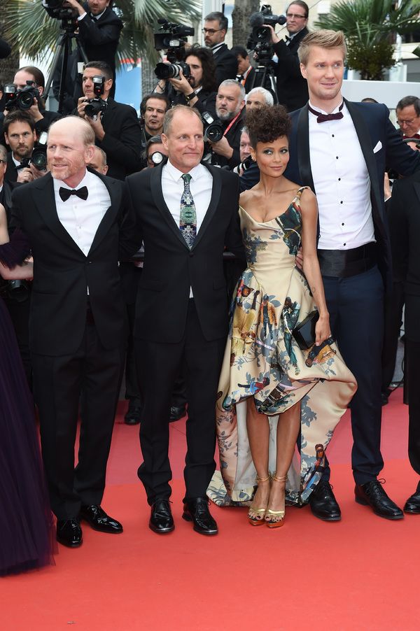  Ron Howard, actor Woody Harrelson, actress Thandie Newton, and actor Joonas Suotamo Photo