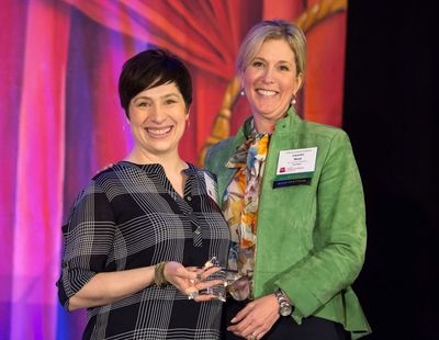 Kathleen Maki Accepting 2018 League Award Photo