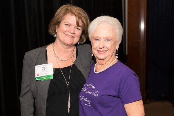 Nancy McDaniel Accepting 2018 League Award Photo