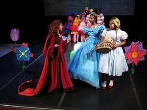 Emily Ramirez (Wicked Witch of the West), Barbyly Noel (Glenda), Taylor-Rey Rivera (Dorothy). Behind: Minchkin Ensemble. @ BroadwayWorld Emily Ramirez (Wicked Witch of the West), Barbyly Noel (Glenda), Taylor-Rey Rivera ( Photo