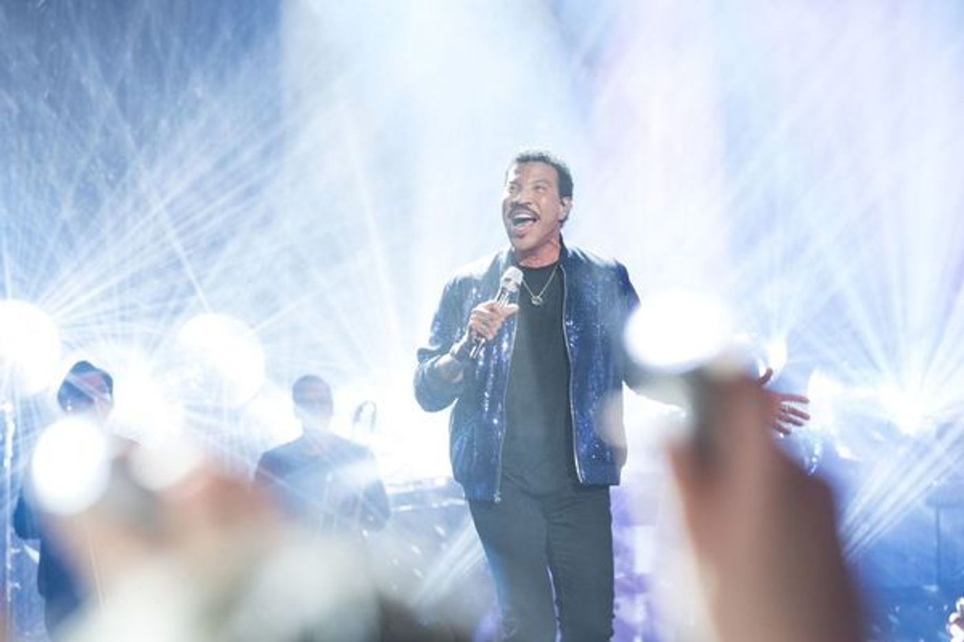 Photo Flash: Maddie Poppe Crowned Winner on Star-Studded Finale of American Idol  Image