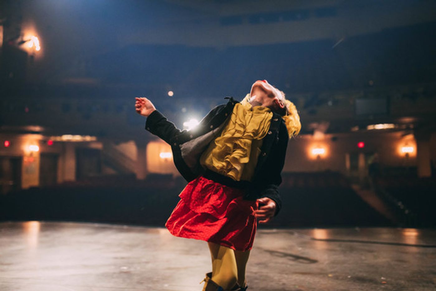 Photo Flash: Desmond Napoles Visits the Cast of KINKY BOOTS  Image