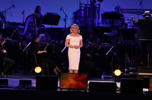 Jane Krakowski sings 'Beauty and the Beast' Photo