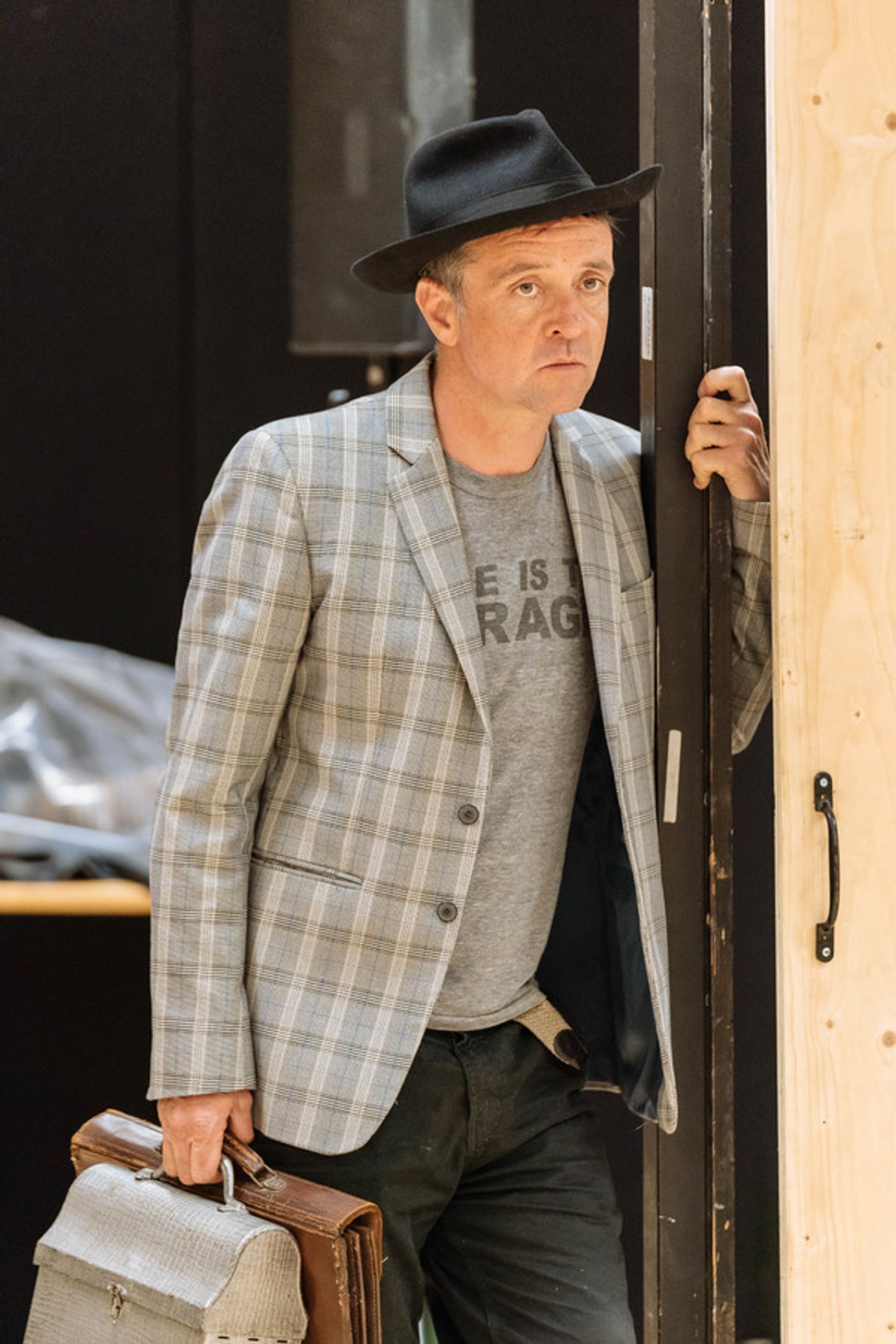 Photo Flash: In Rehearsal with Katherine Parkinson and the Cast of HOME, I'M DARLING  Image