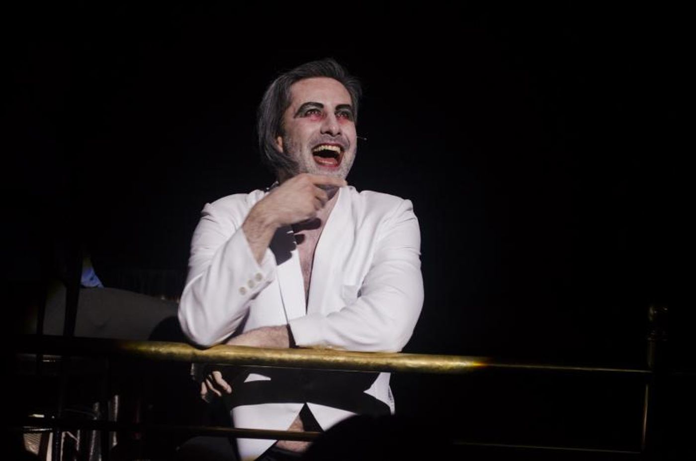 Feature: CABARET at Teatro Municipal  Image