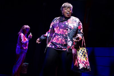 Lillias White (Bea) and in
background, Kay Walbye (Muriel); Photo by Matthew Murphy Photo