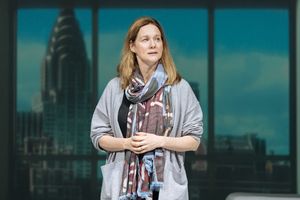 Laura Linney @ BroadwayWorld Laura Linney Photo