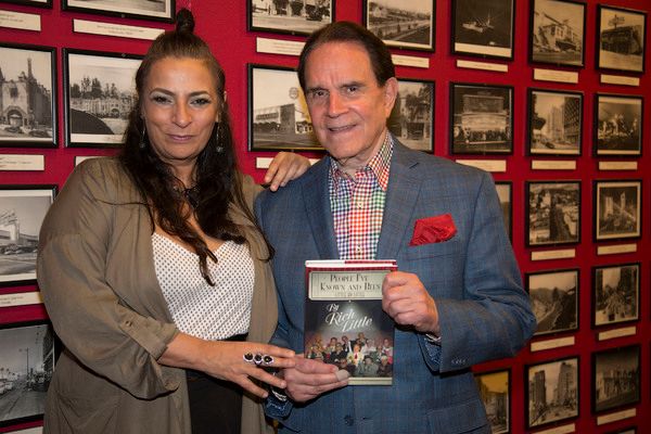 Big Bang Theory??s Alice Amter and Rich Little Photo