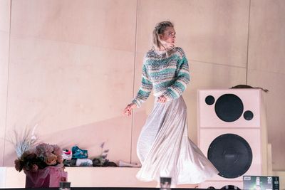 Vanessa Kirby Photo