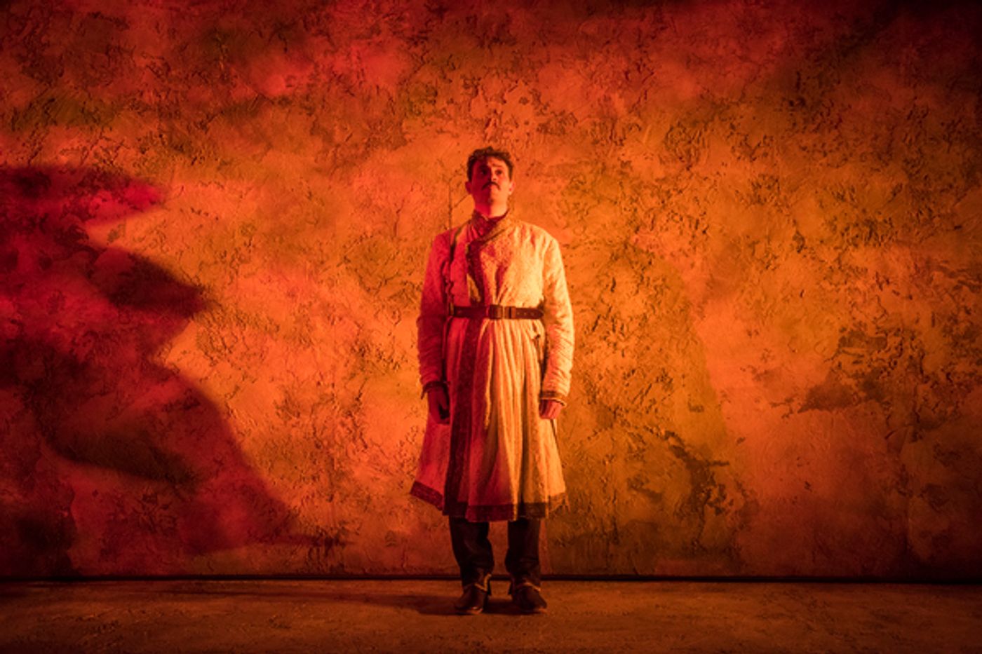 Photo Flash: Steppenwolf Mounts GUARDS AT THE TAJ  Image