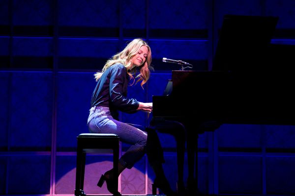 Photo Coverage: Melissa Benoist Gets Ready for Her Broadway Debut in BEAUTIFUL! — photo 1 of 12