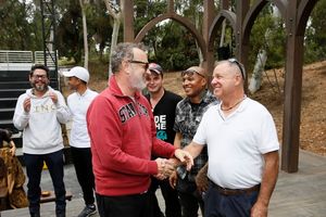 Tom  Hanks, Phillip  Bernal  Photo