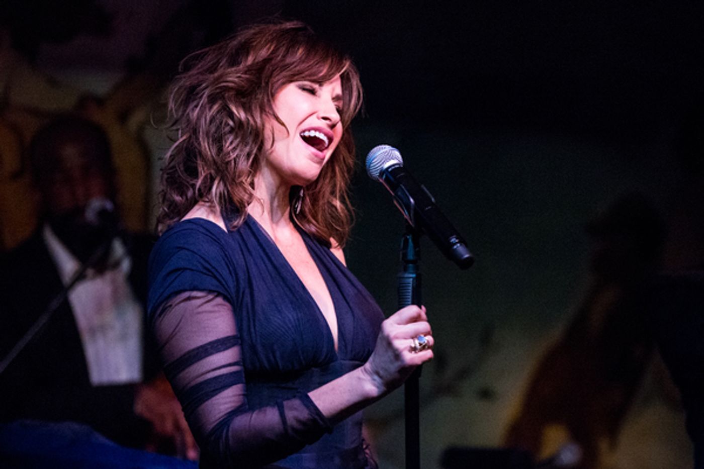 Photo Flash: Actress Gina Gershon Makes Cafe Carlyle Debut  Image