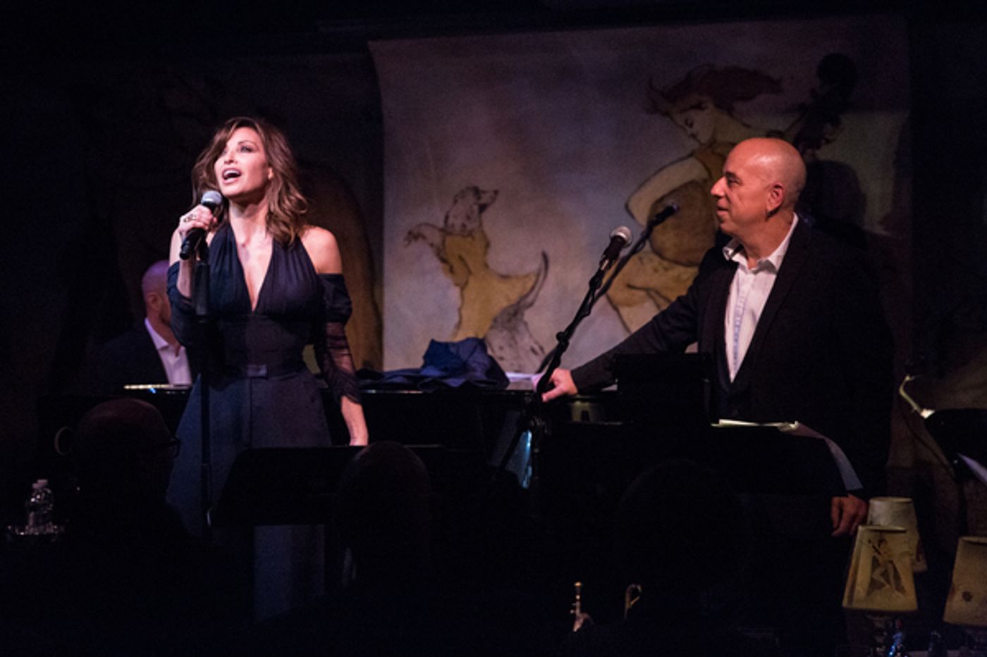 Photo Flash: Actress Gina Gershon Makes Cafe Carlyle Debut  Image