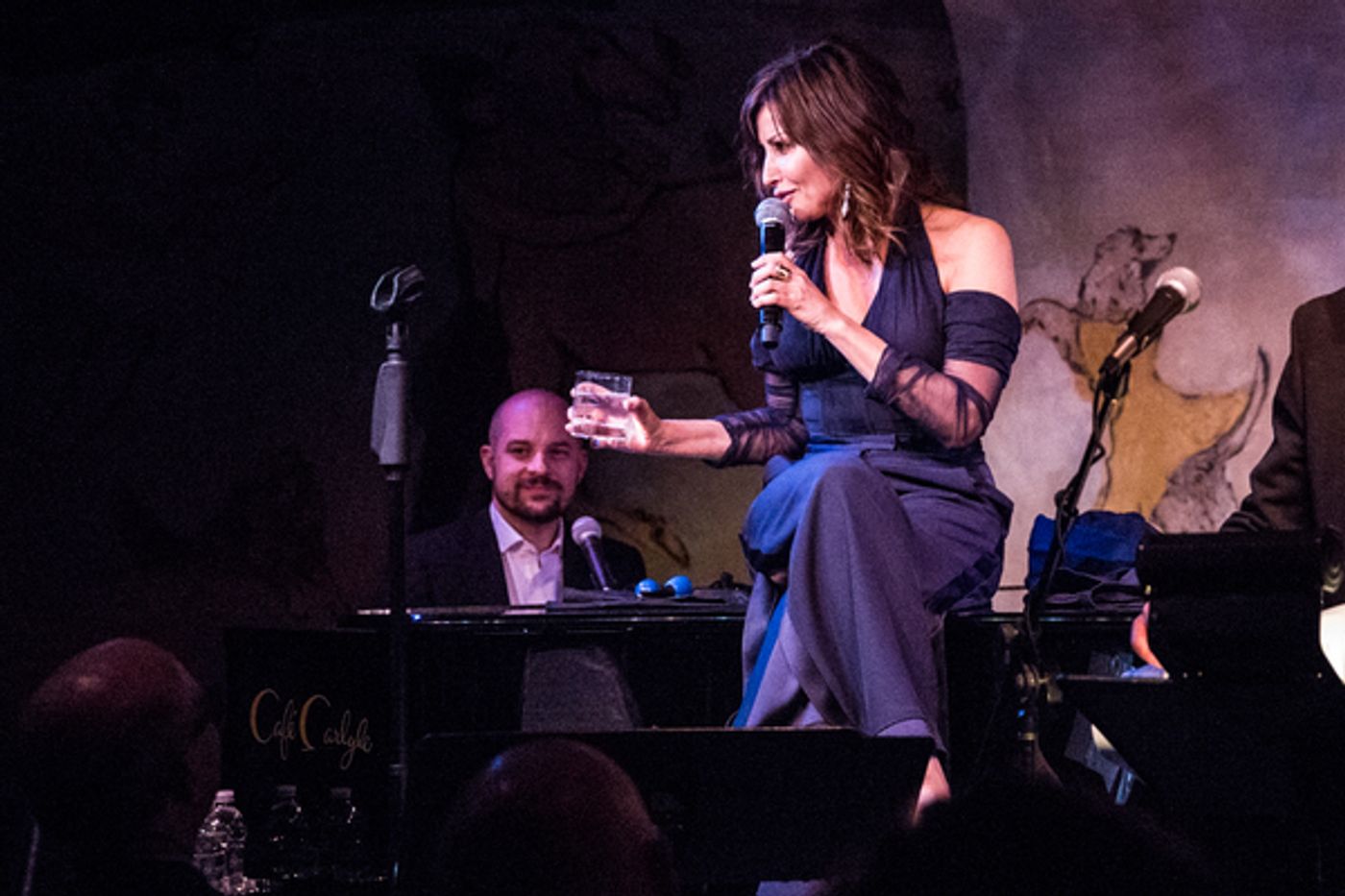Photo Flash: Actress Gina Gershon Makes Cafe Carlyle Debut  Image