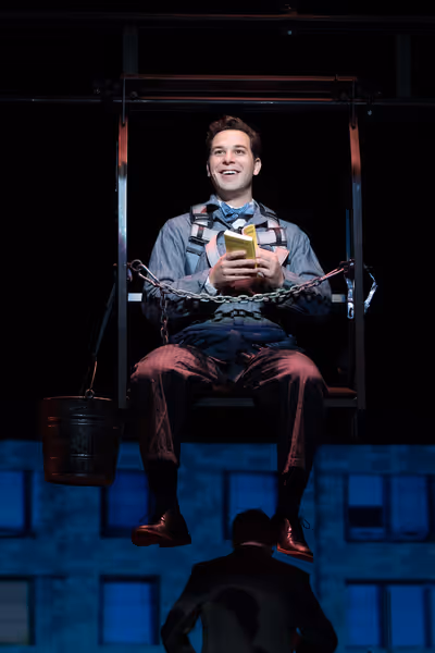 Skylar Astin Photo