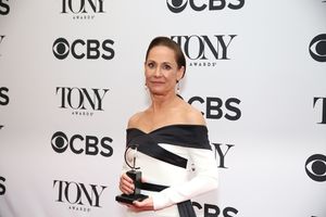 Laurie Metcalf Photo