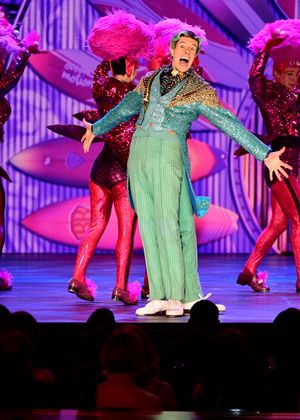 Gavin Lee & the Cast of SPONGEBOB SQUAREPANTS Photo