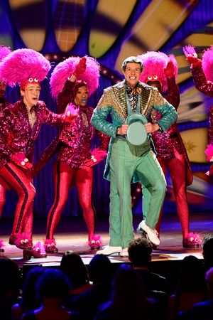 Gavin Lee & the Cast of SPONGEBOB SQUAREPANTS Photo