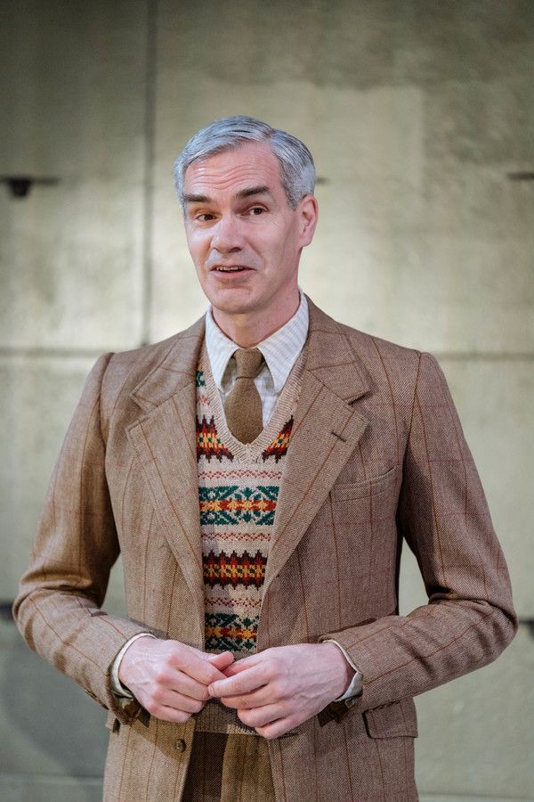 Angus Wright (Gordon Lowther) Photo