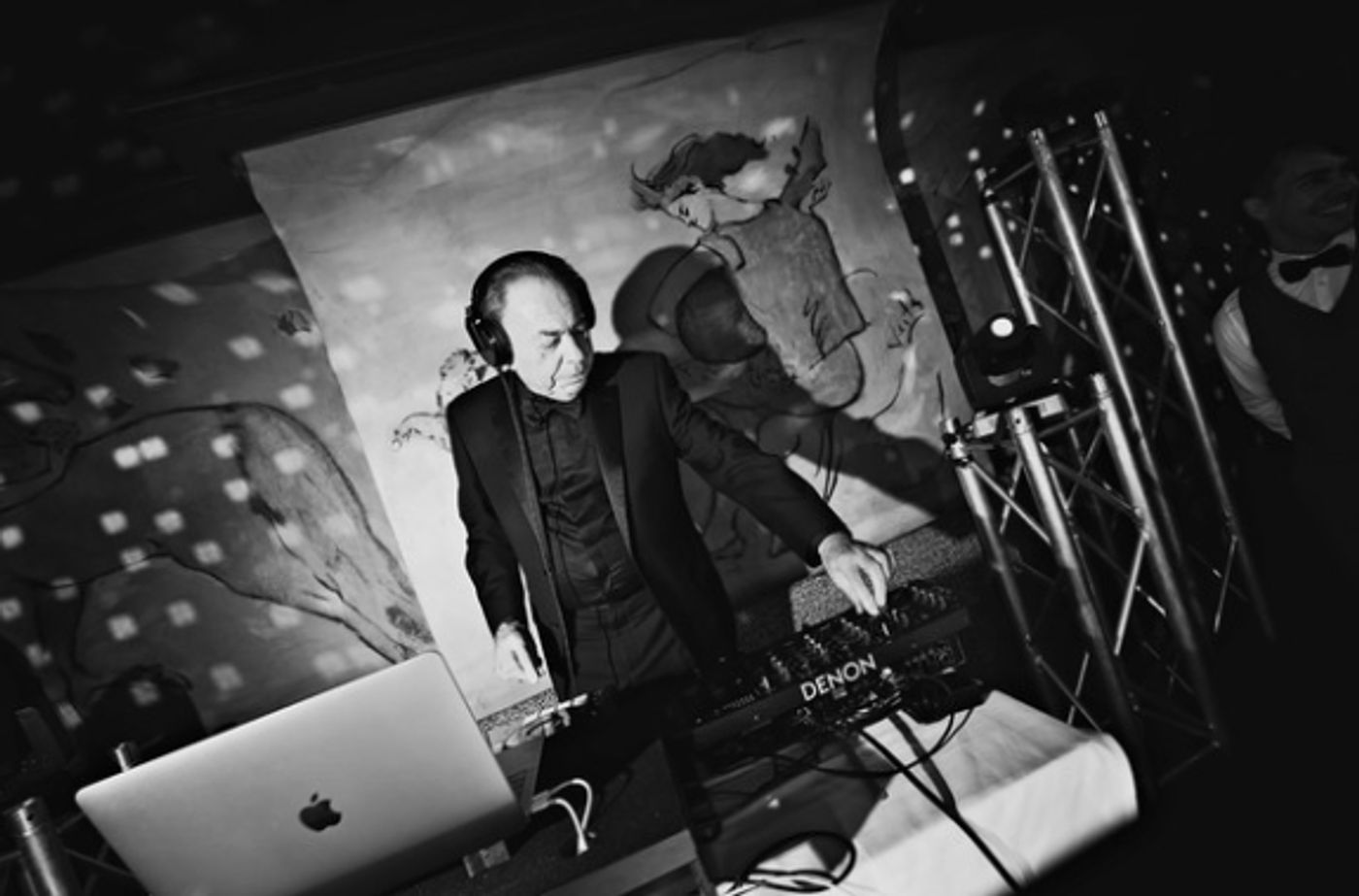 Brief 6/12: Read What the Critics Are Saying About This Year's Tony Awards, and More! Brief 6/12: Read What the Critics Are Saying About This Year's Tony Awards, and More! Image