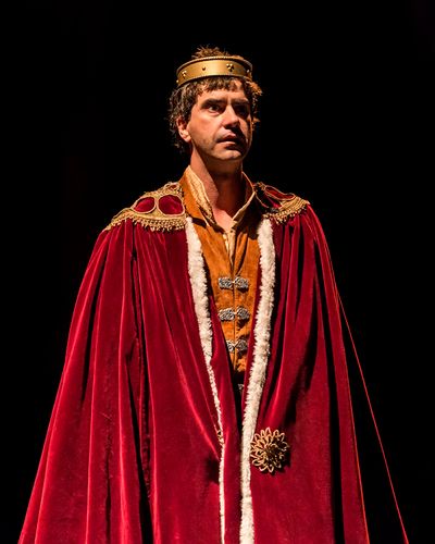 Hamish Linklater Photo