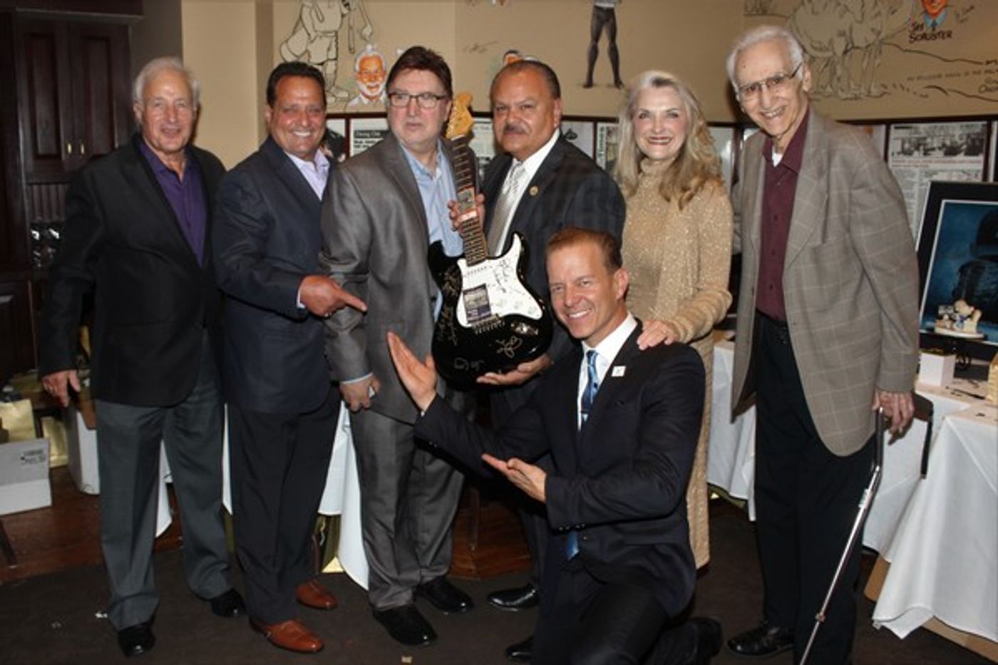 Photo Coverage: Christian Hoff and Friends Celebrate Tony Night at the Palm!  Image