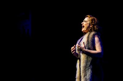 Laura Michelle Kelly Photo